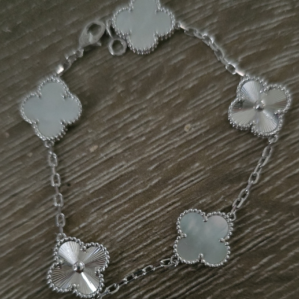 Elegant 925 Silver Flower Bracelet - Picture 2 of 4